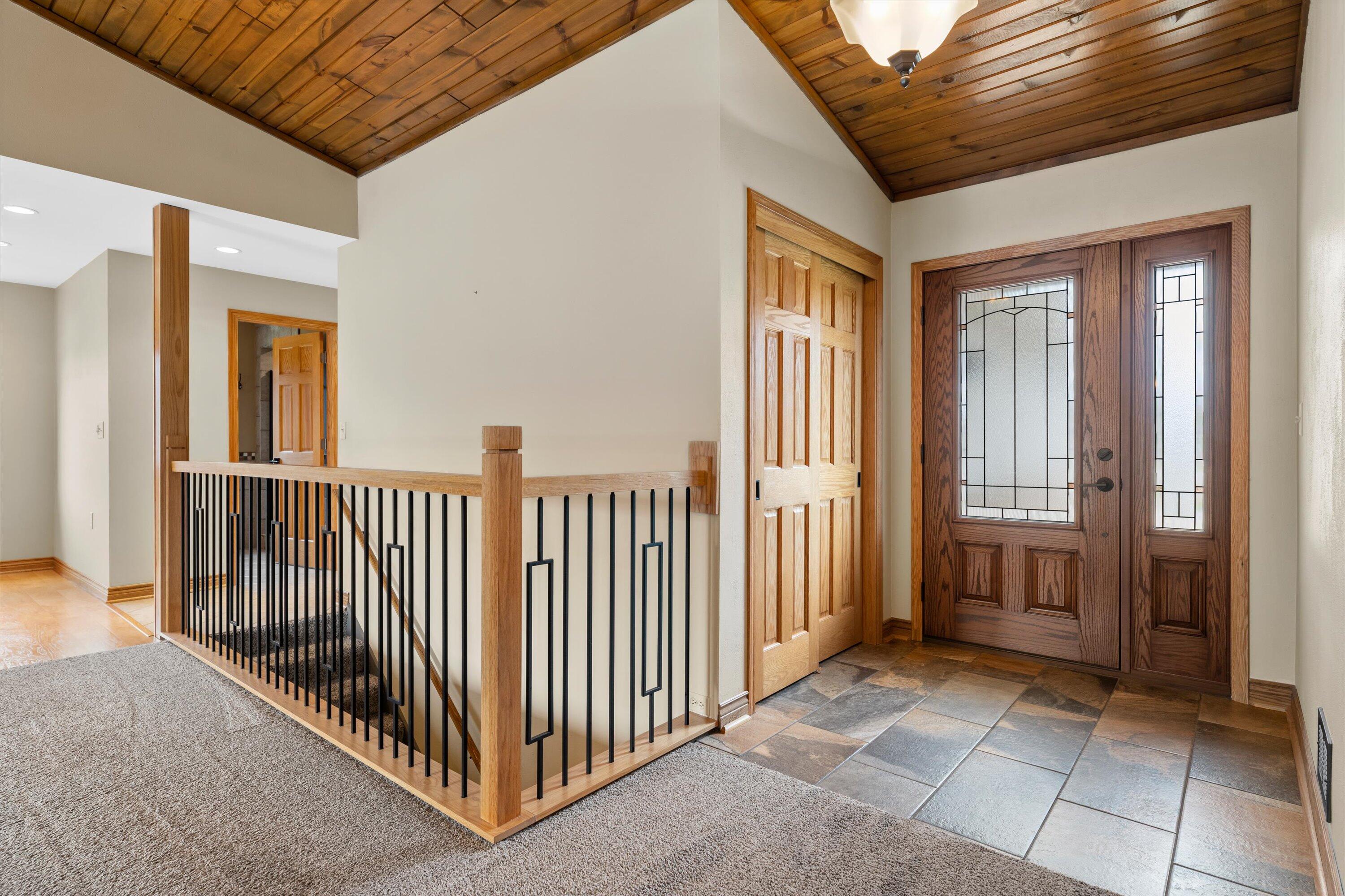 N78W15339 Haymeadow Road Menomonee Falls, WI 53051 - Photo 6 of 50 Large Entry Way