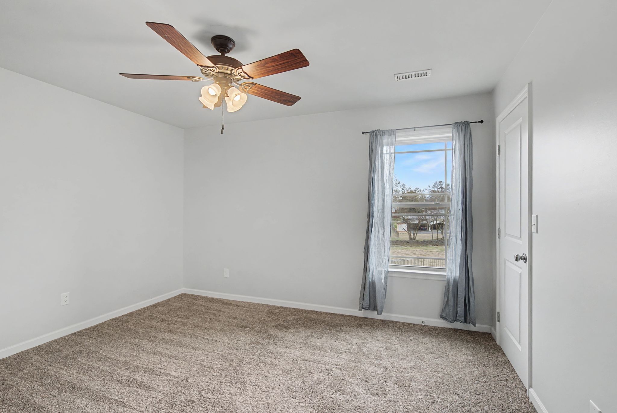 225 Masters Way Fayetteville, TN 37334 - Photo 24 of 31 an empty room with windows and closet