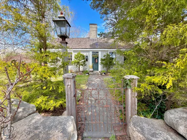 $1,195,000 | 162 Route 6A, Yarmouth Port, MA 02675