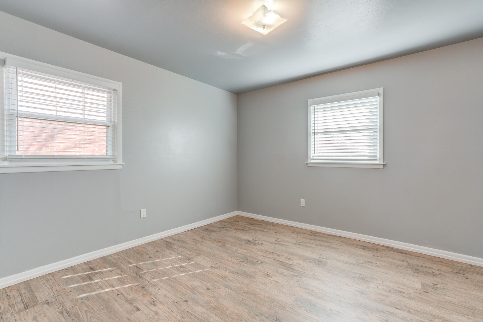 2806 60th Street Lubbock, TX 79413 - Photo 12 of 13 an empty room with a window