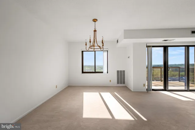 $2,700 | 307 Yoakum Parkway, Unit 1808, Alexandria, VA 22304