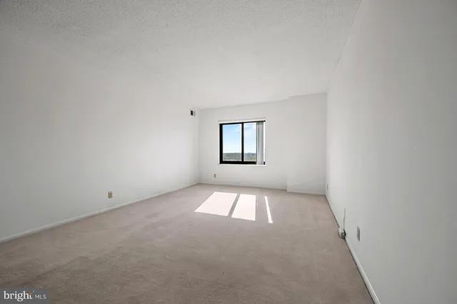 $2,700 | 307 Yoakum Parkway, Unit 1808, Alexandria, VA 22304