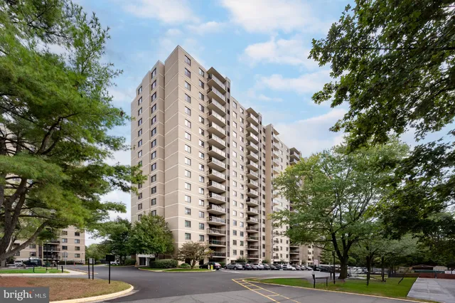 $2,700 | 307 Yoakum Parkway, Unit 1808, Alexandria, VA 22304