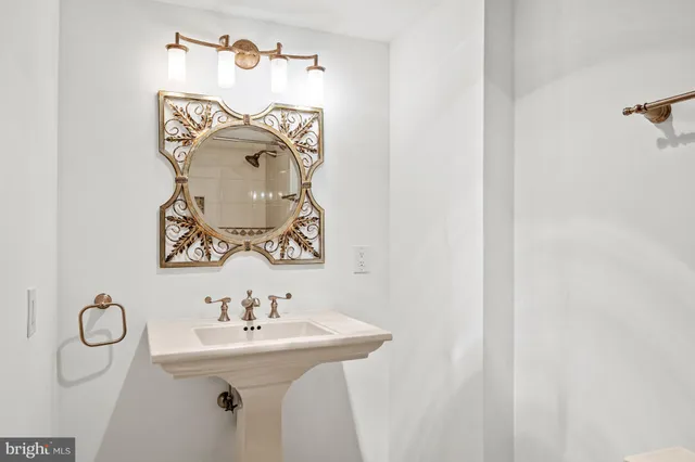 $2,700 | 307 Yoakum Parkway, Unit 1808, Alexandria, VA 22304