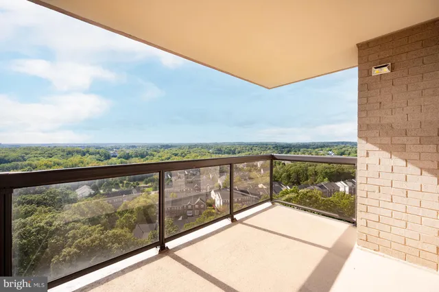 $2,700 | 307 Yoakum Parkway, Unit 1808, Alexandria, VA 22304