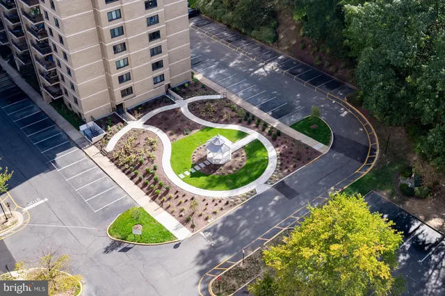 $2,700 | 307 Yoakum Parkway, Unit 1808, Alexandria, VA 22304