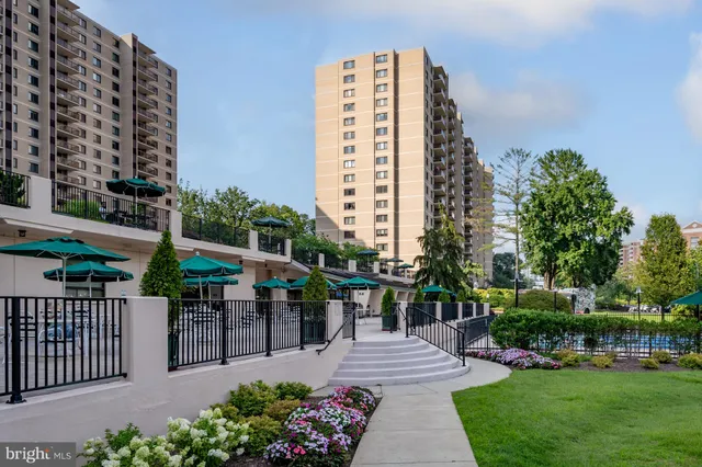 $2,700 | 307 Yoakum Parkway, Unit 1808, Alexandria, VA 22304