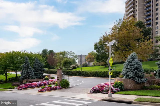 $2,700 | 307 Yoakum Parkway, Unit 1808, Alexandria, VA 22304