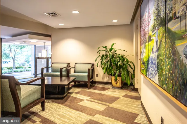 $2,700 | 307 Yoakum Parkway, Unit 1808, Alexandria, VA 22304