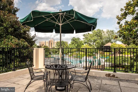 $2,700 | 307 Yoakum Parkway, Unit 1808, Alexandria, VA 22304