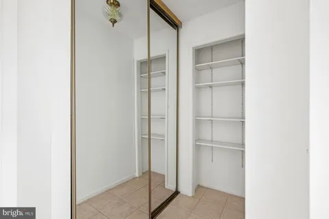 an empty room with windows and ceiling fan