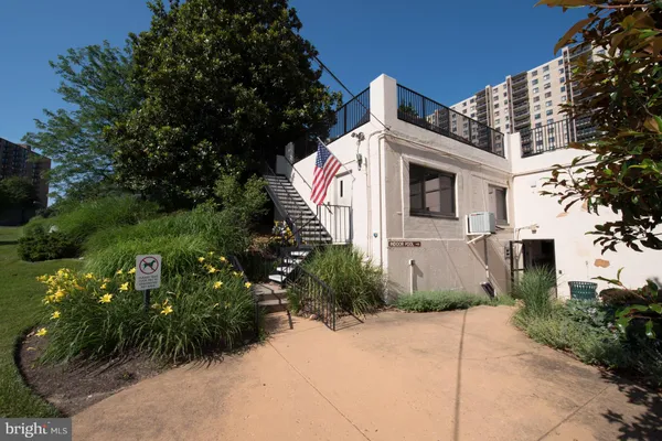 $2,600 | 307 Yoakum Parkway, Unit 1808, Alexandria, VA 22304