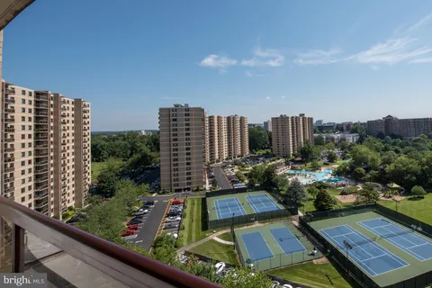 $2,700 | 307 Yoakum Parkway, Unit 1808, Alexandria, VA 22304