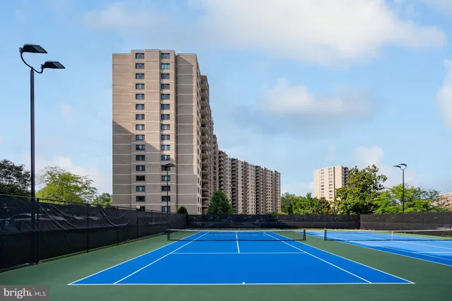 $2,700 | 307 Yoakum Parkway, Unit 1808, Alexandria, VA 22304