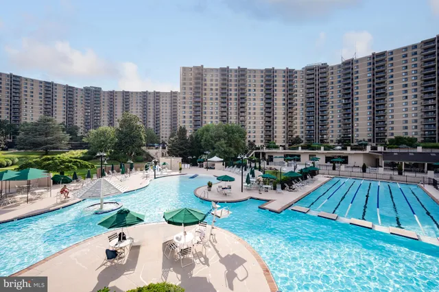 $2,700 | 307 Yoakum Parkway, Unit 1808, Alexandria, VA 22304