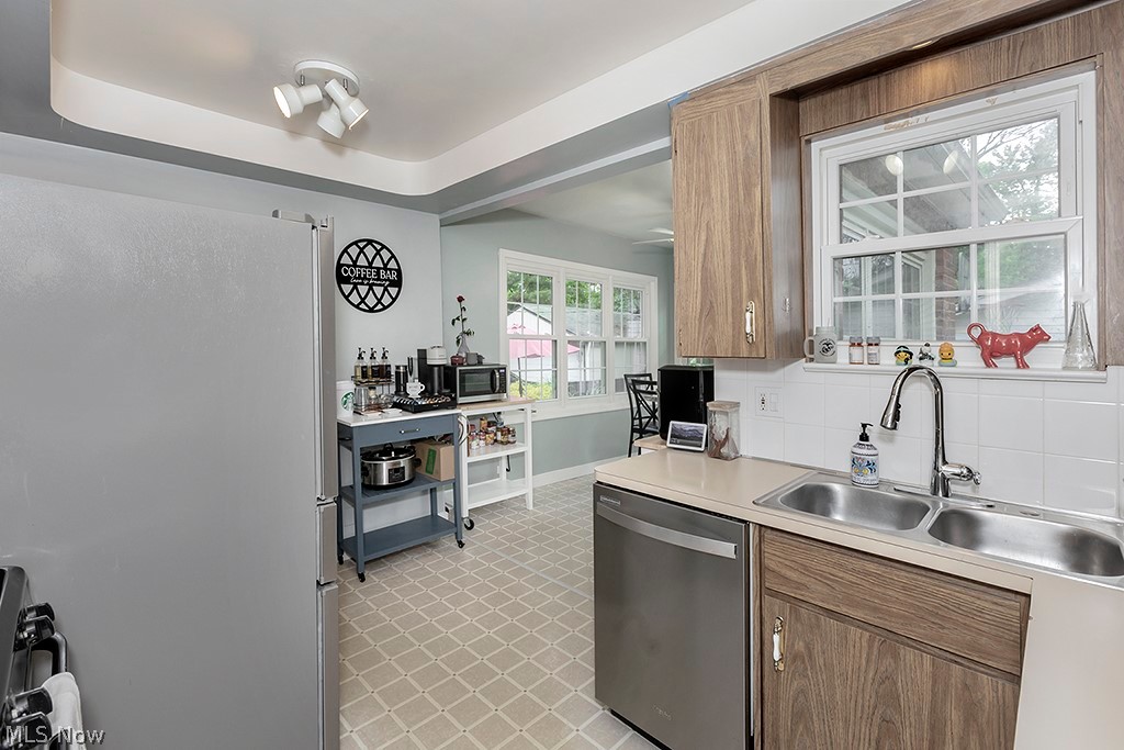 4369 West Anderson Road South Euclid, OH 44121 - Photo 10 of 41 Stainless appliances.
