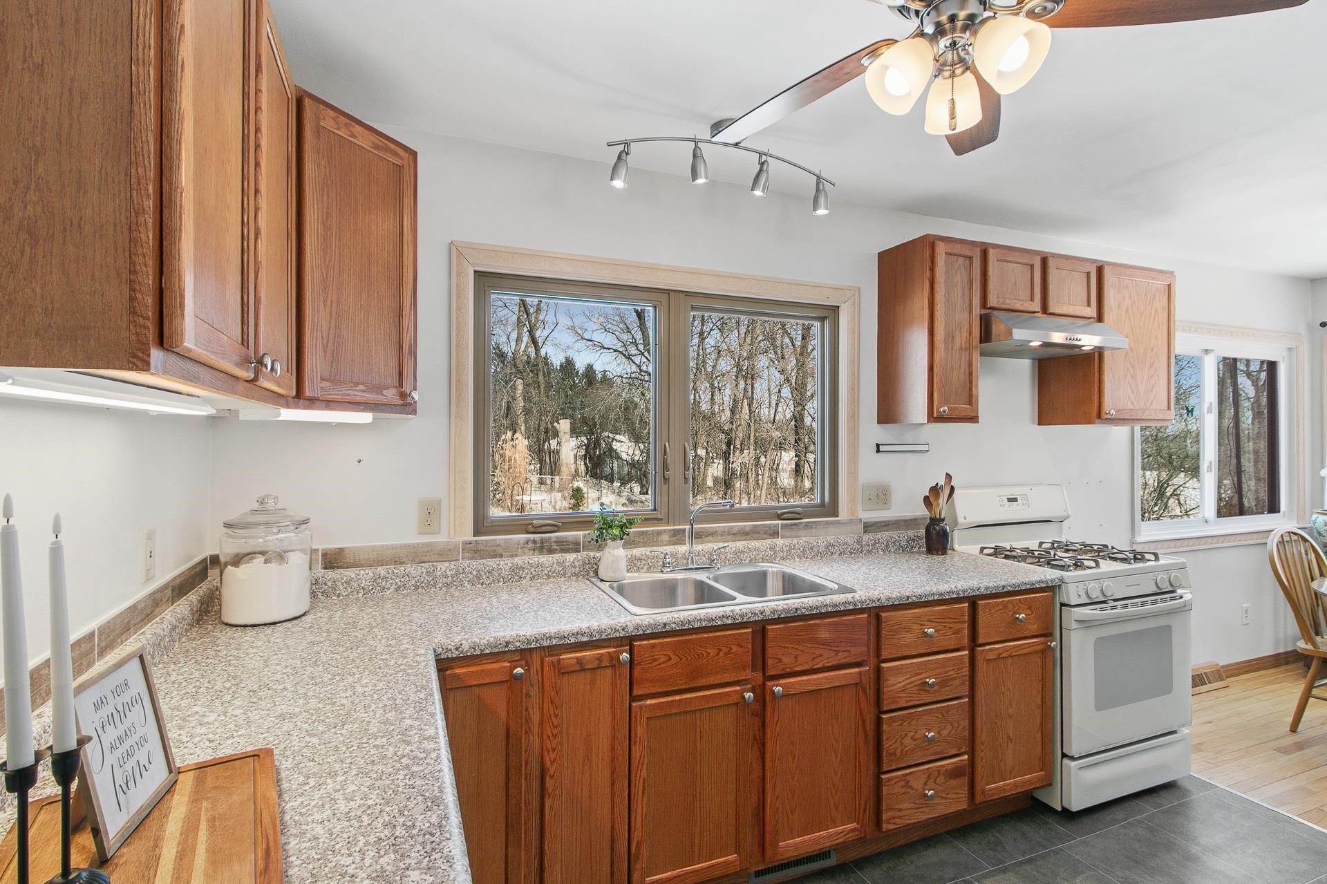 N2493 Kunz Road Fort Atkinson, WI 53538 - Photo 4 of 42