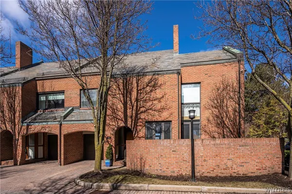 $895,000 | 324 Rivermist Drive, Buffalo, NY 14202