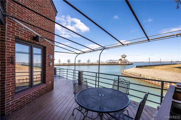 $895,000 | 324 Rivermist Drive, Buffalo, NY 14202