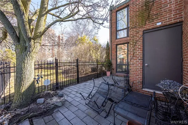 $895,000 | 324 Rivermist Drive, Buffalo, NY 14202