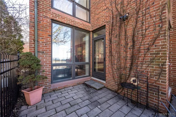 $895,000 | 324 Rivermist Drive, Buffalo, NY 14202