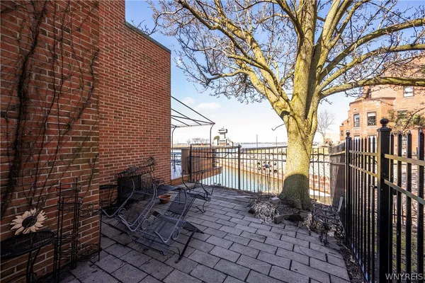 $895,000 | 324 Rivermist Drive, Buffalo, NY 14202