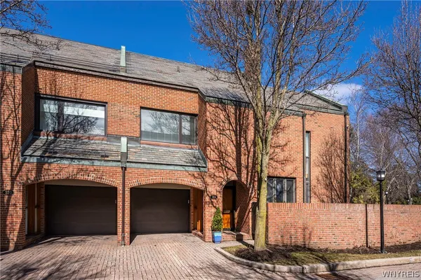 $895,000 | 324 Rivermist Drive, Buffalo, NY 14202