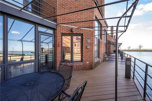 $895,000 | 324 Rivermist Drive, Buffalo, NY 14202