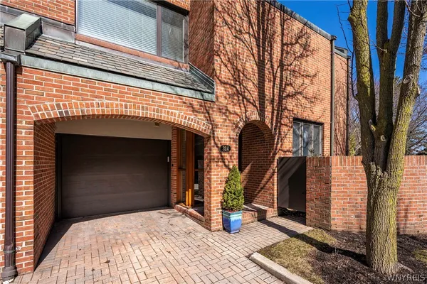 $895,000 | 324 Rivermist Drive, Buffalo, NY 14202