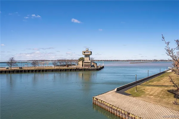 $895,000 | 324 Rivermist Drive, Buffalo, NY 14202