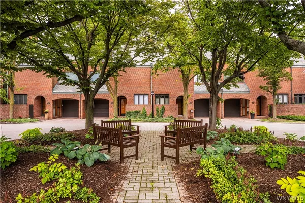 $895,000 | 324 Rivermist Drive, Buffalo, NY 14202