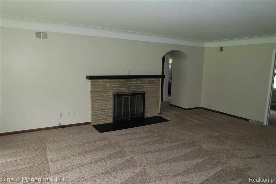 25571 Ryan Road Warren, MI 48091 - Photo 3 of 47 img_2174.jpg