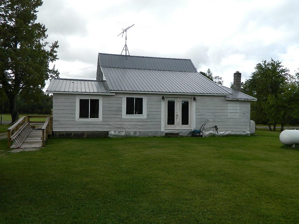 1816 Eisenhower Road Blanchard, MI 49310 - Photo 2 of 23
