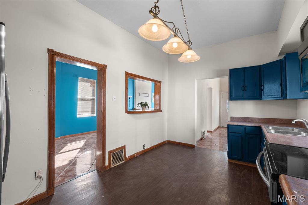 915 Bates Street St. Louis, MO 63111 - Photo 11 of 28