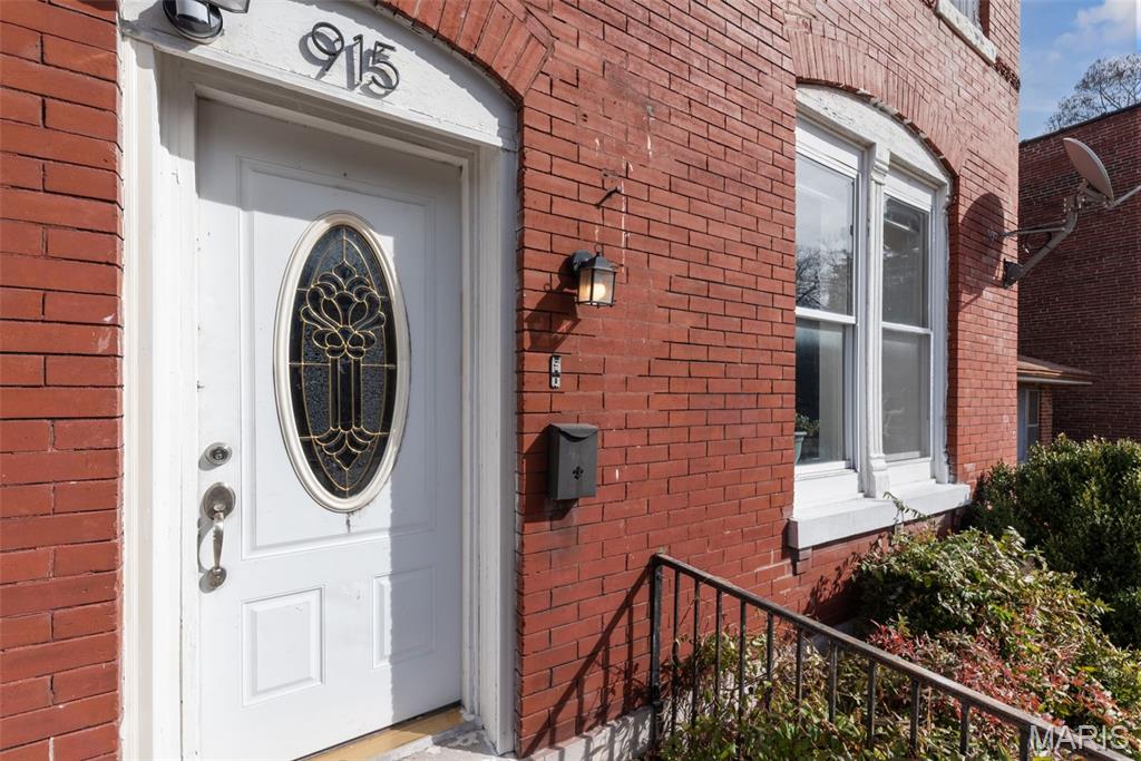 915 Bates Street St. Louis, MO 63111 - Photo 3 of 28