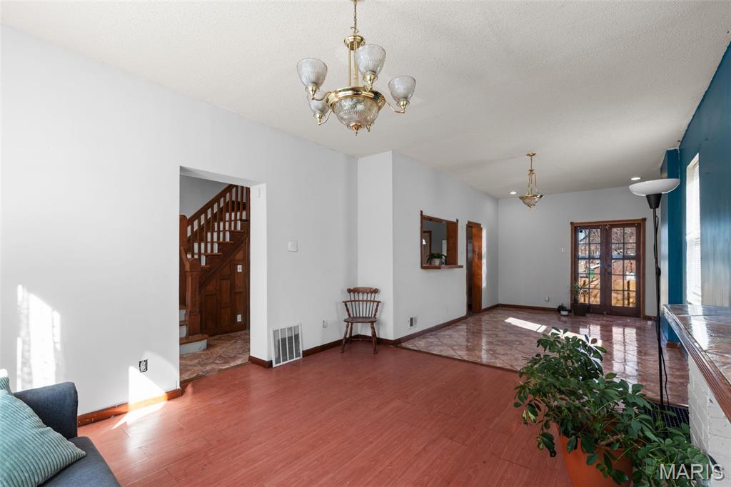 915 Bates Street St. Louis, MO 63111 - Photo 7 of 28