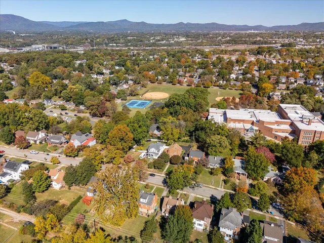 $329,950 | 2232 Lincoln Avenue Southwest, Roanoke, VA 24015