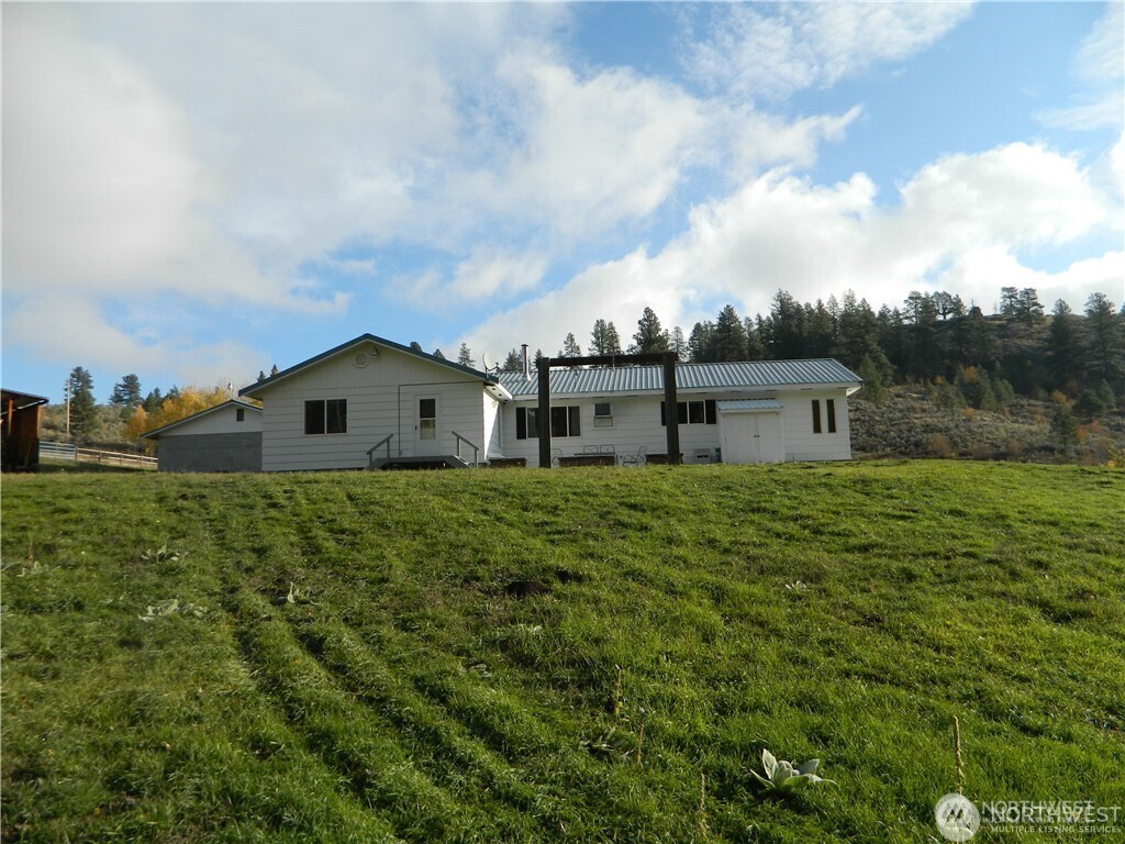 285 North Lemanasky Road Tonasket, WA 98855 - Photo 2 of 14 Gallery Image 2