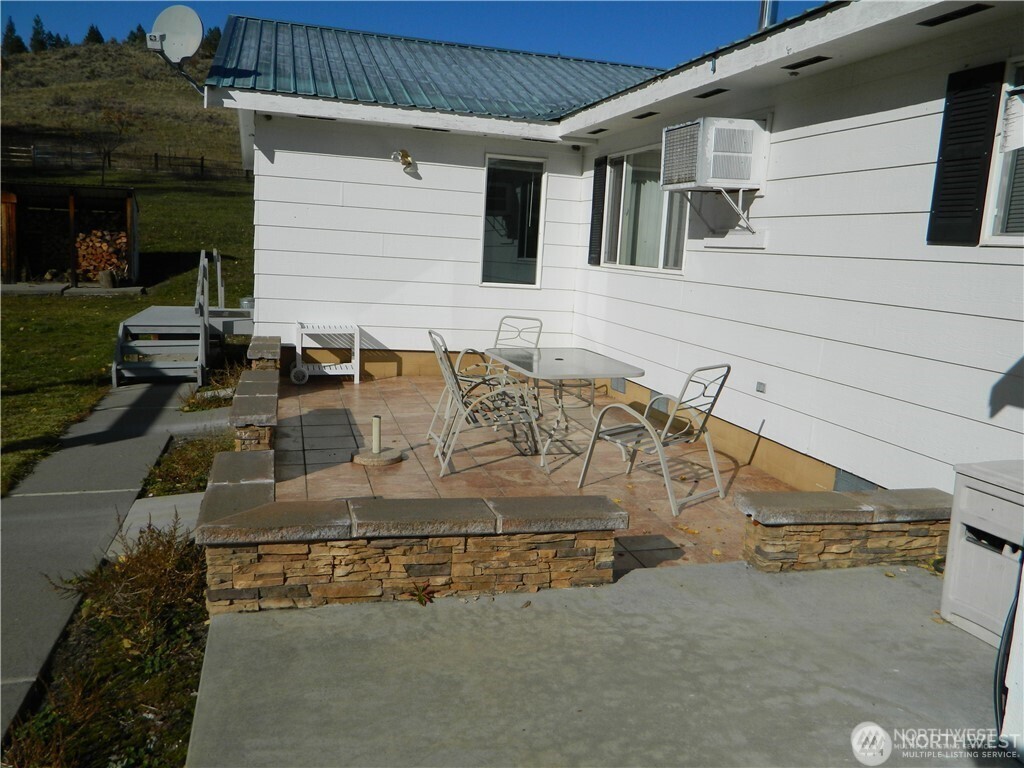 285 North Lemanasky Road Tonasket, WA 98855 - Photo 3 of 14 Gallery Image 3