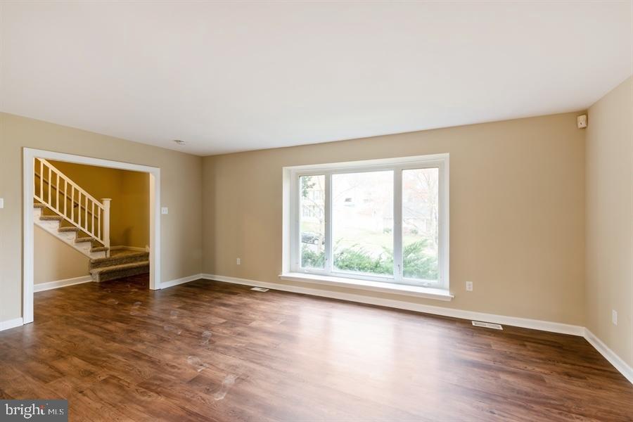 44 Heather Road Blackwood, NJ 08012 - Photo 3 of 25 Gallery Image 3