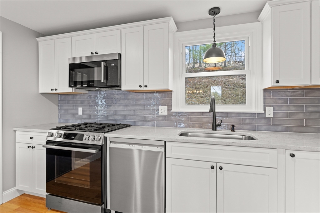 25 Rock Road Tyngsborough, MA 01879 - Photo 8 of 35