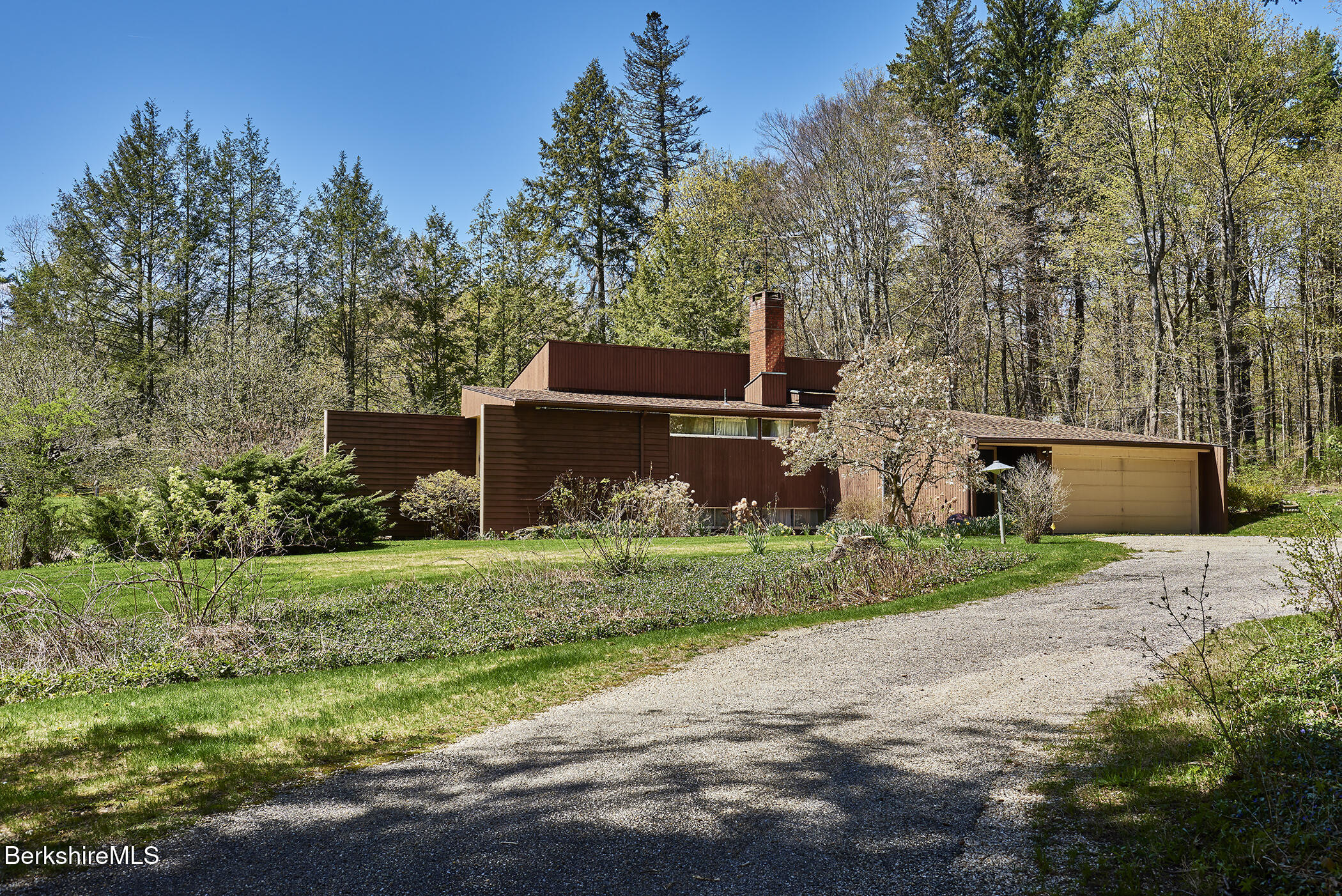 349 Old Stockbridge Road Lenox, MA 01240 - Photo 33 of 54 40 Frothingham - Exterior