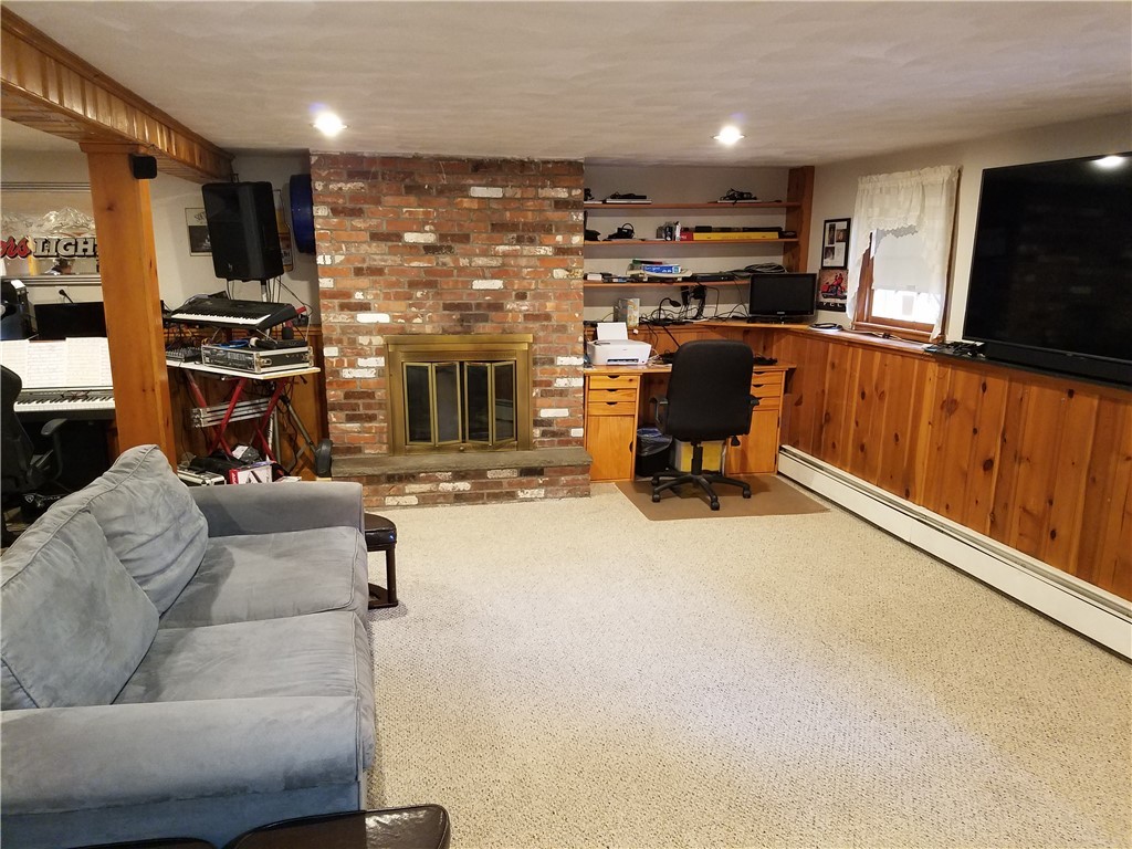 7 Hornbeam Road Coventry, RI 02816 - Photo 26 of 40