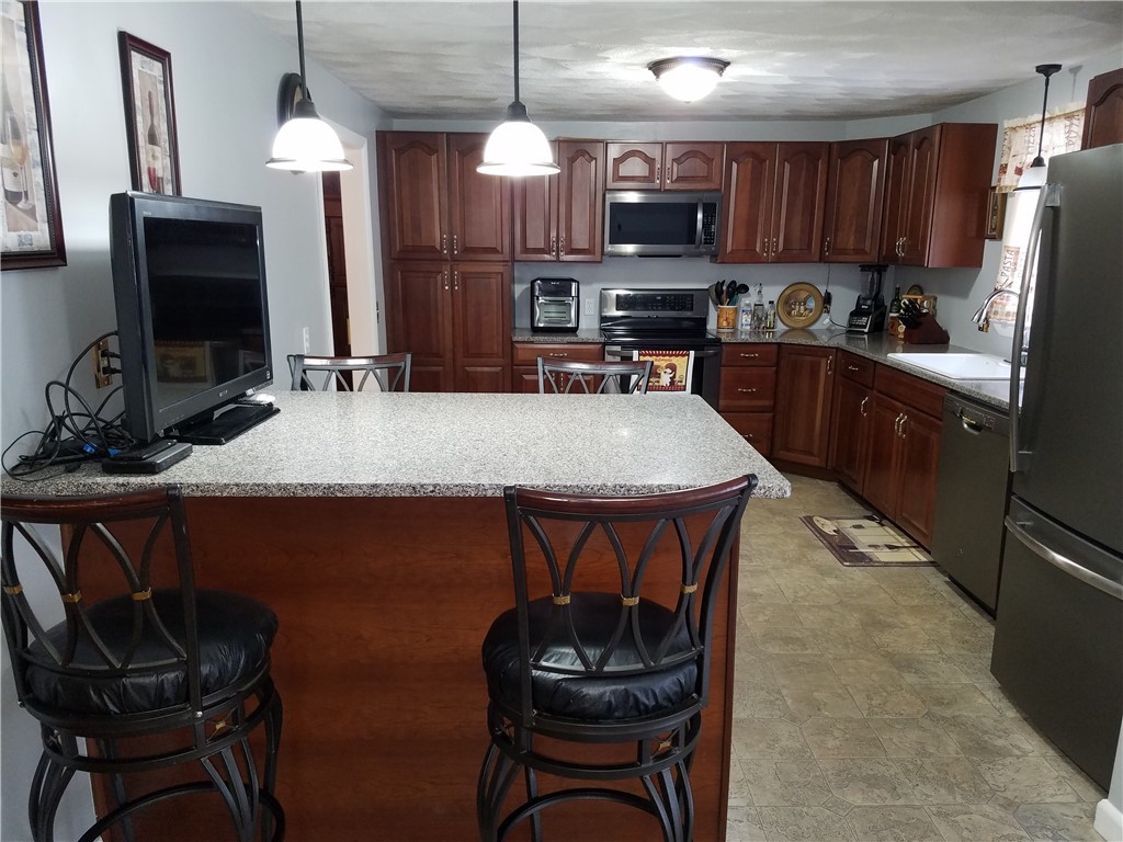 7 Hornbeam Road Coventry, RI 02816 - Photo 8 of 40