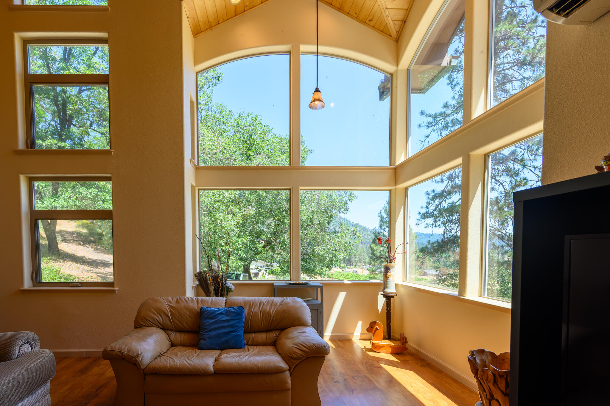 300 Dirt Road Lewiston, CA 96052 - Photo 11 of 54 Windows