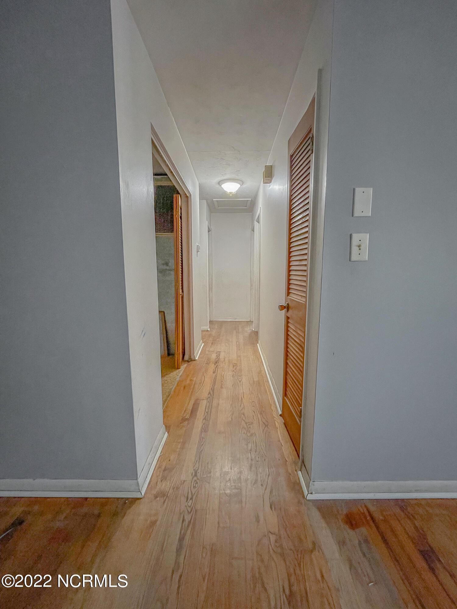 105 Pineview Road Jacksonville, NC 28546 - Photo 5 of 16 Hallway