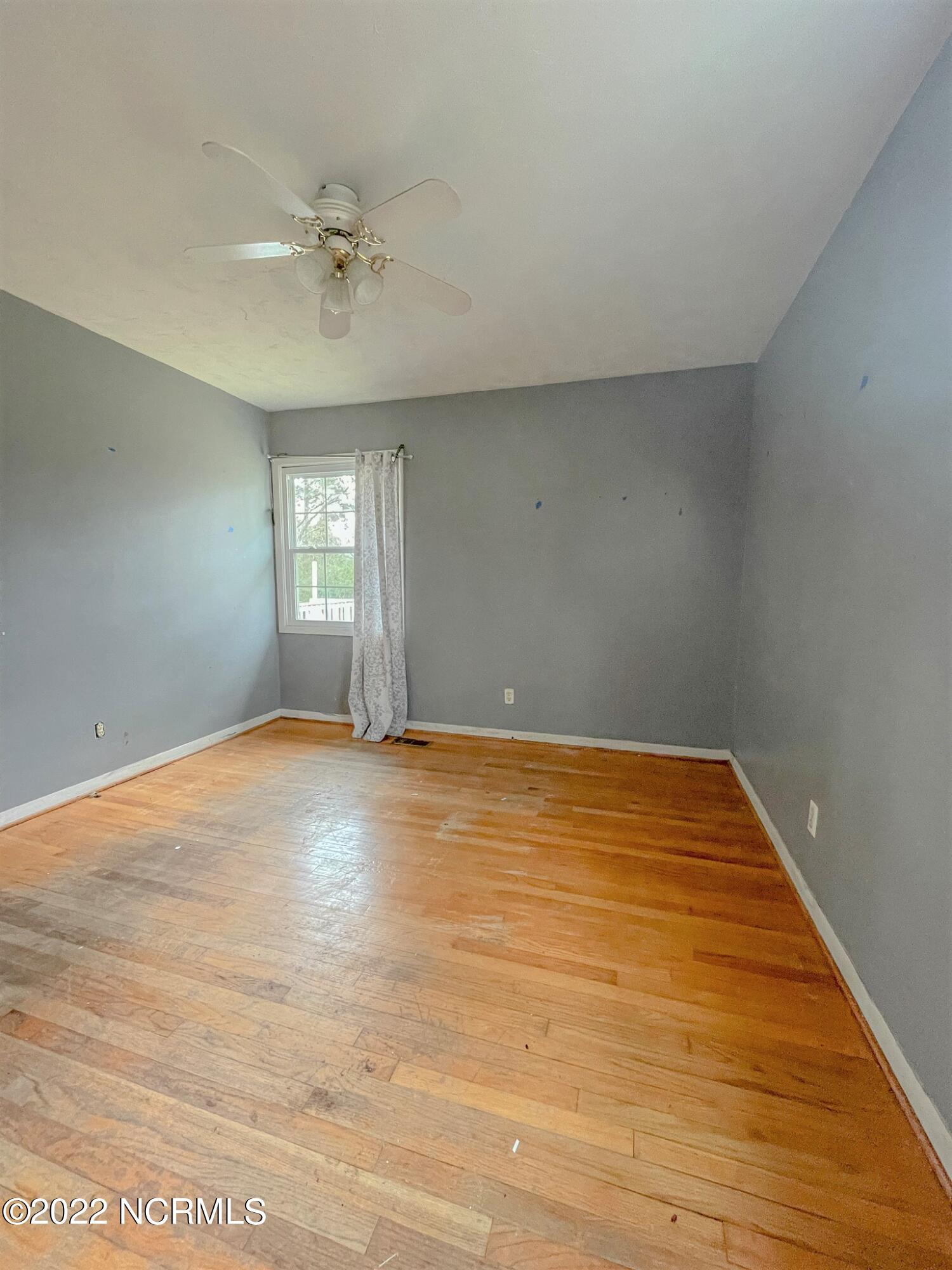 105 Pineview Road Jacksonville, NC 28546 - Photo 6 of 16 MasterBedroom