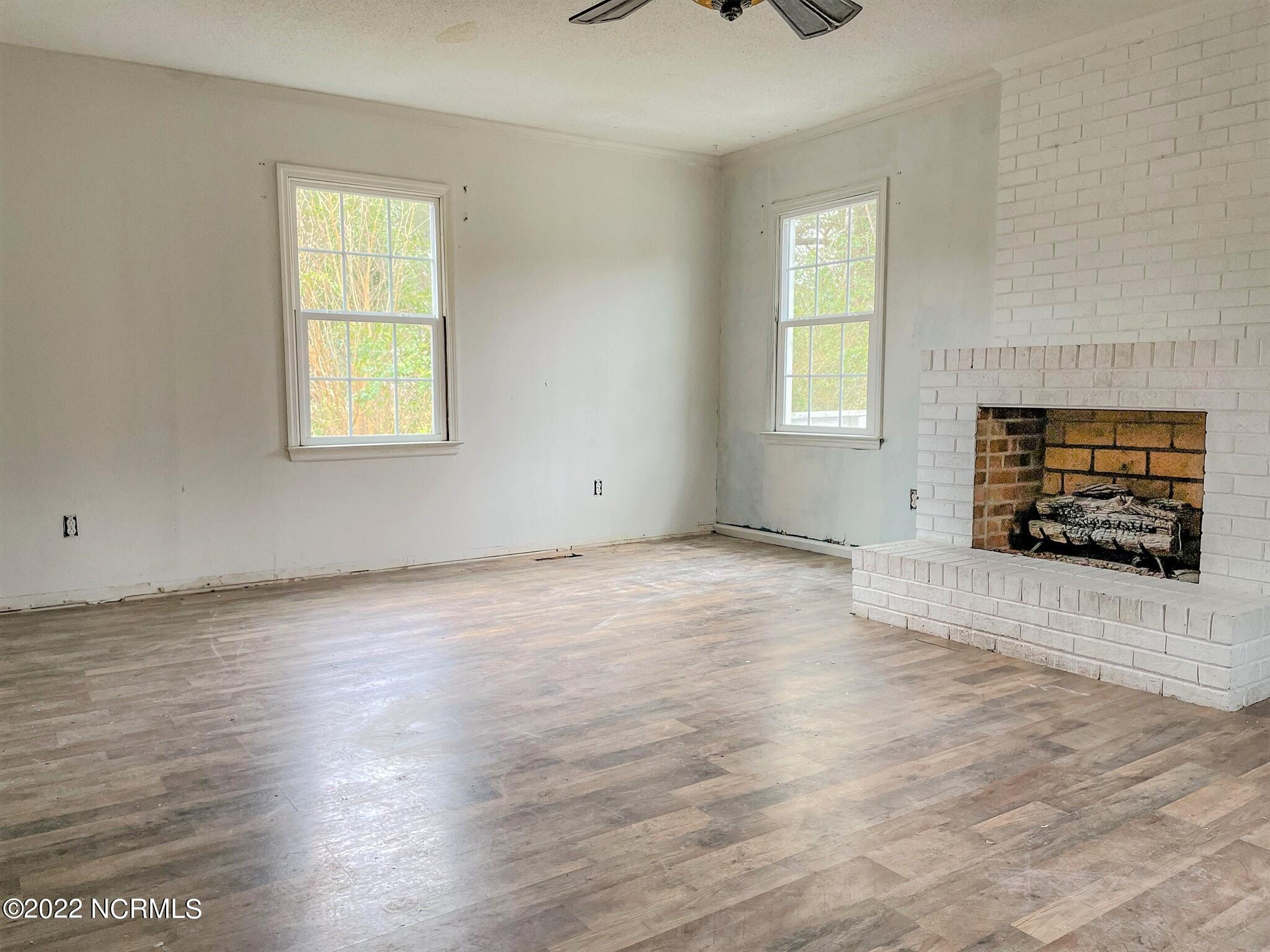 105 Pineview Road Jacksonville, NC 28546 - Photo 9 of 16 Family Room