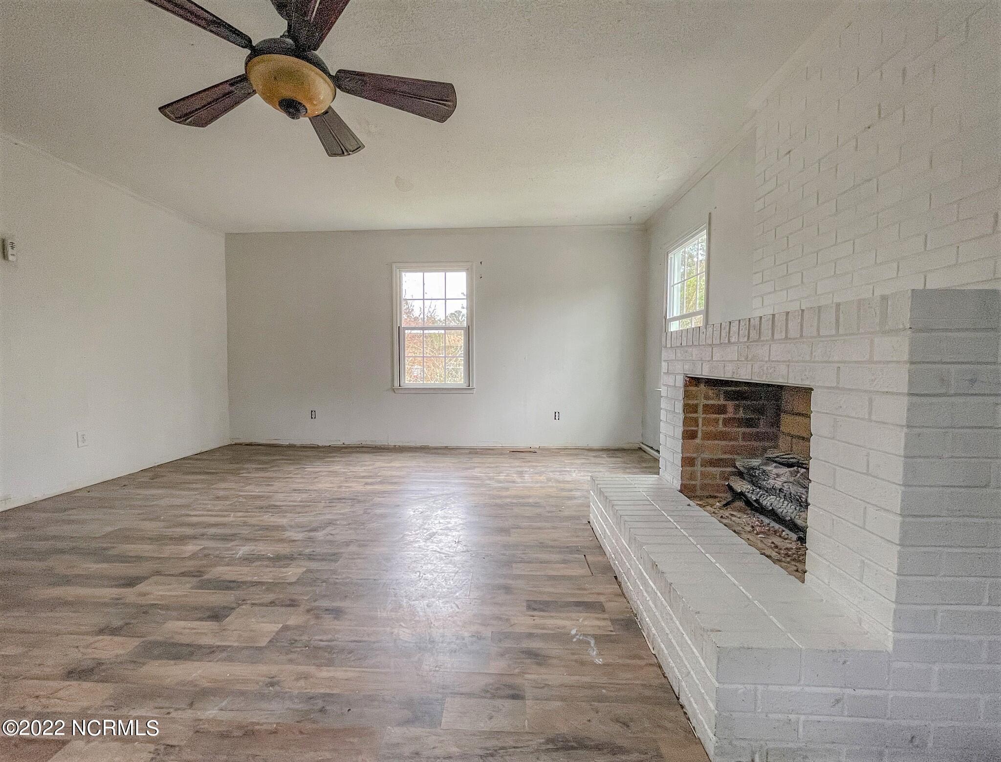 105 Pineview Road Jacksonville, NC 28546 - Photo 10 of 16 Family Room