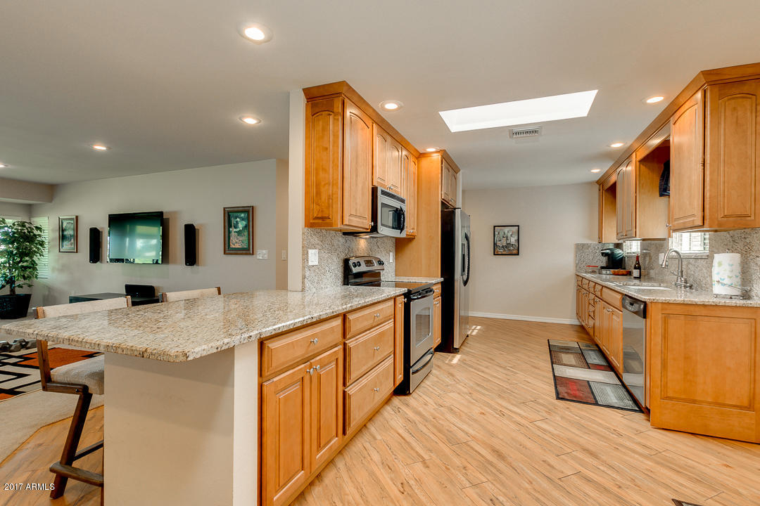 10806 West Hatcher Road Sun City, AZ 85351 - Photo 10 of 36 10-Hatcher